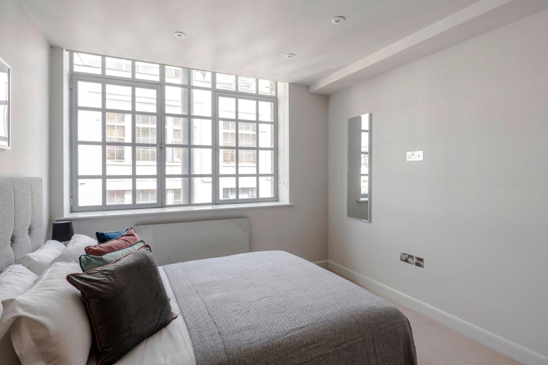 London'S Calling - Farringdon - By Frankie Says المظهر الخارجي الصورة